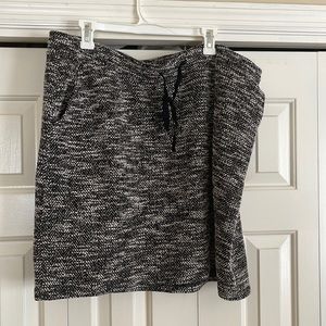 Black and white loft skirt